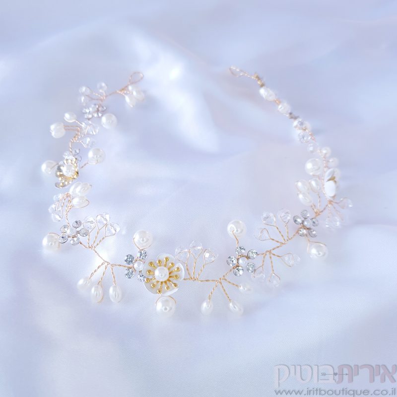 נזר עם פרחים