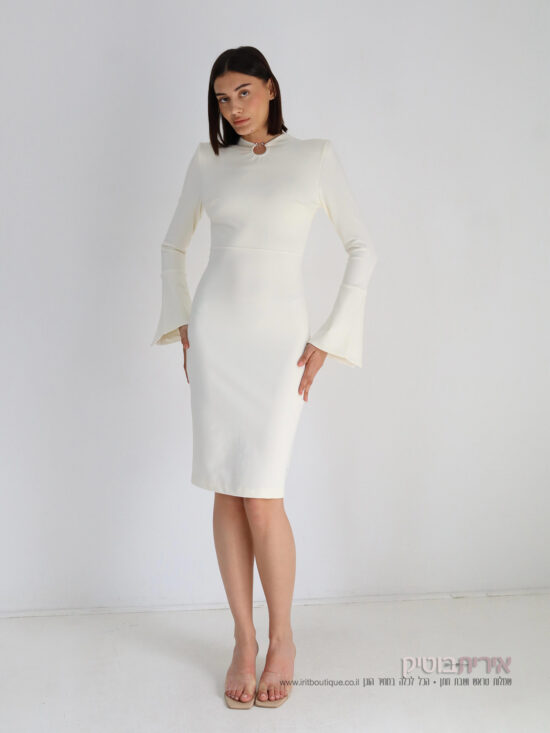 שמלה צמודה ושרוולים מתרחבים